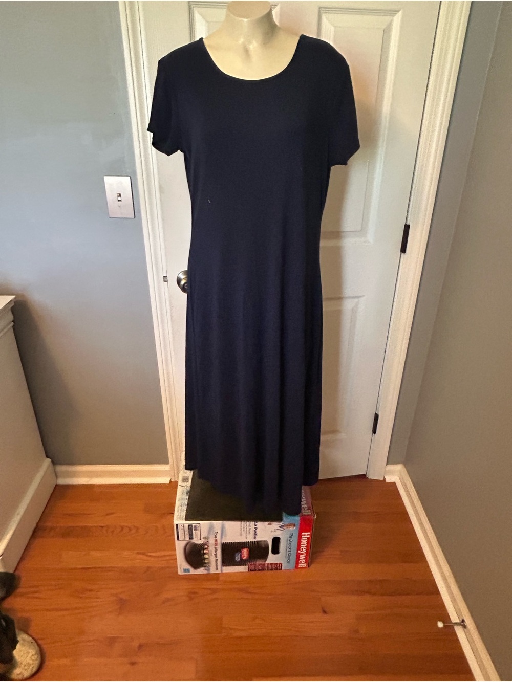 Women's Black Short-Sleeve Maxi Dress - Elegant Everyday Essential